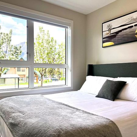 Brand New 2Br Condo With Outdoor Swimming Pool And Hot Tub Canmore Kültér fotó