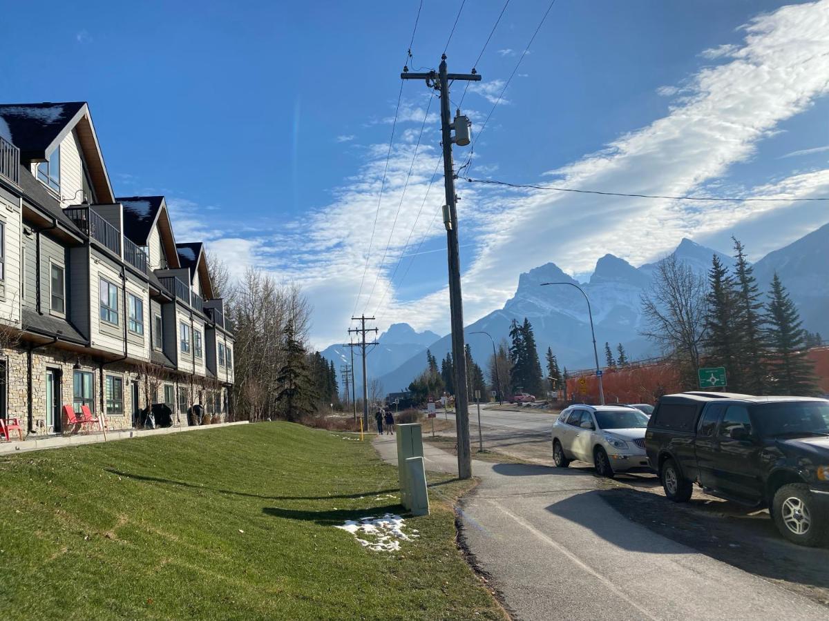 Brand New 2Br Condo With Outdoor Swimming Pool And Hot Tub Canmore Kültér fotó