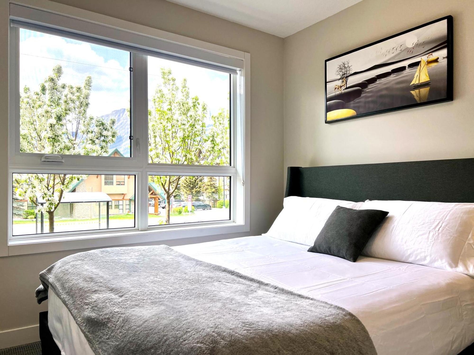 Brand New 2Br Condo With Outdoor Swimming Pool And Hot Tub Canmore Kültér fotó