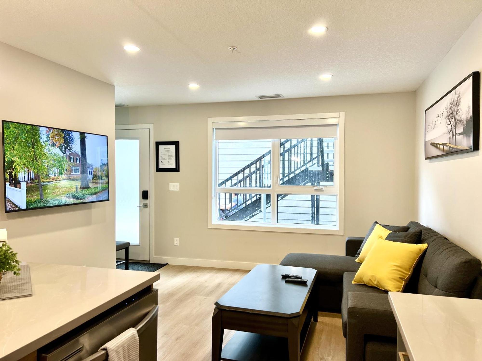 Brand New 2Br Condo With Outdoor Swimming Pool And Hot Tub Canmore Kültér fotó